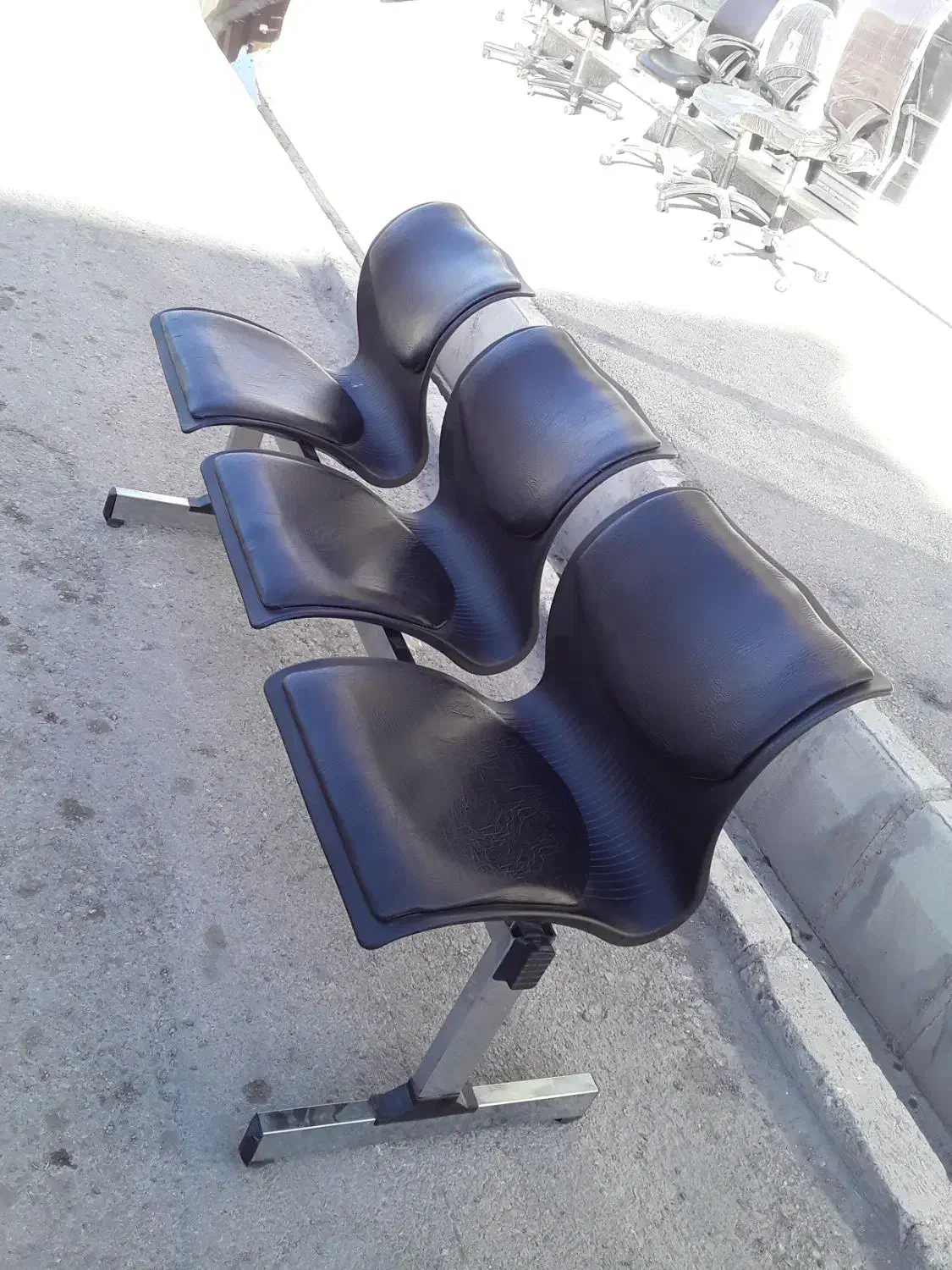 صندلی انتظار چسبیده ۳تایی ۲عدد در حد نو|صندلی و نیمکت|اردبیل, |دیوار