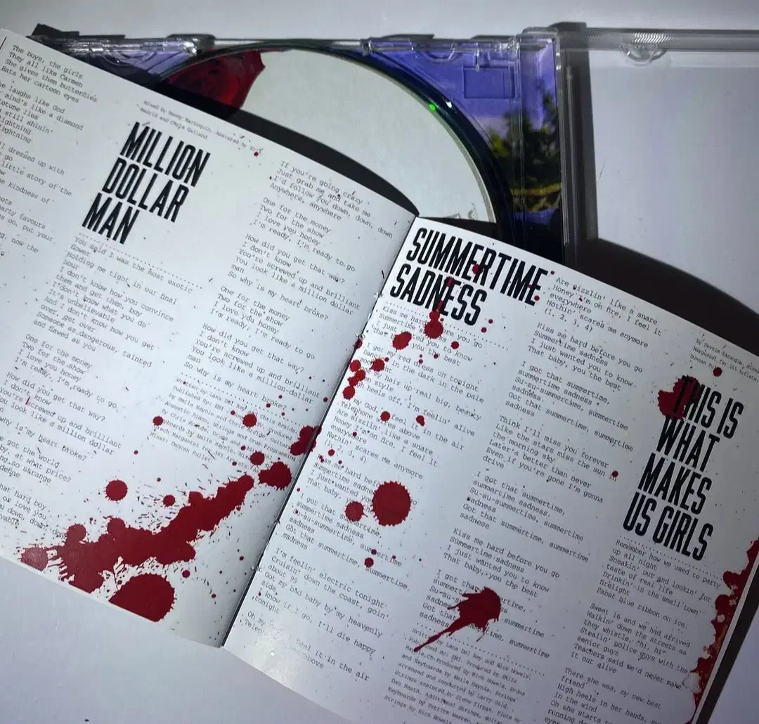 آلبوم|فیلم و موسیقی|رشت, پیرسرا|دیوار