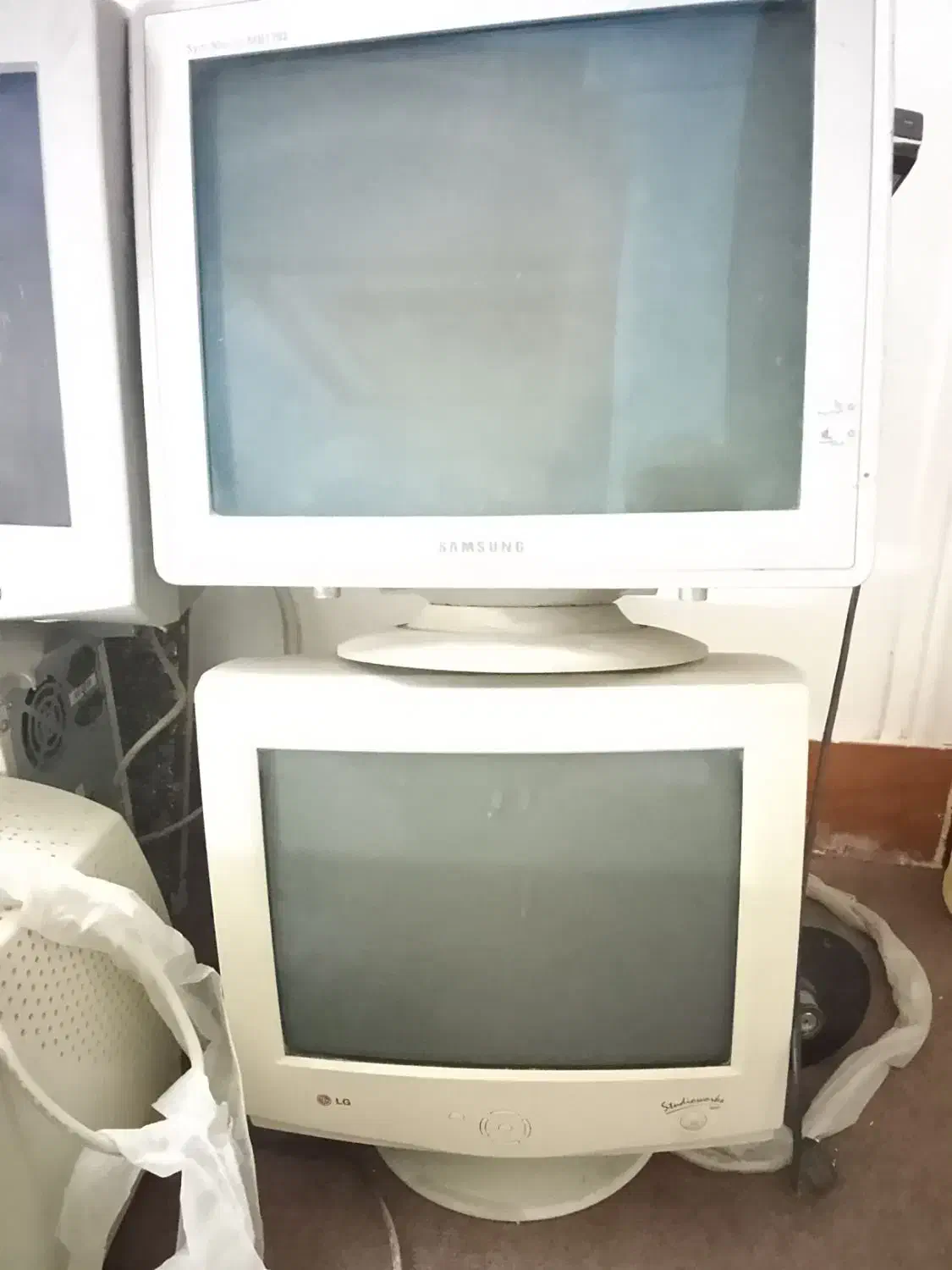 فروش مانیتور کامپیوتر سامسونگ مشتری هستی زنگ بزن|قطعات و لوازم جانبی رایانه|لار, |دیوار