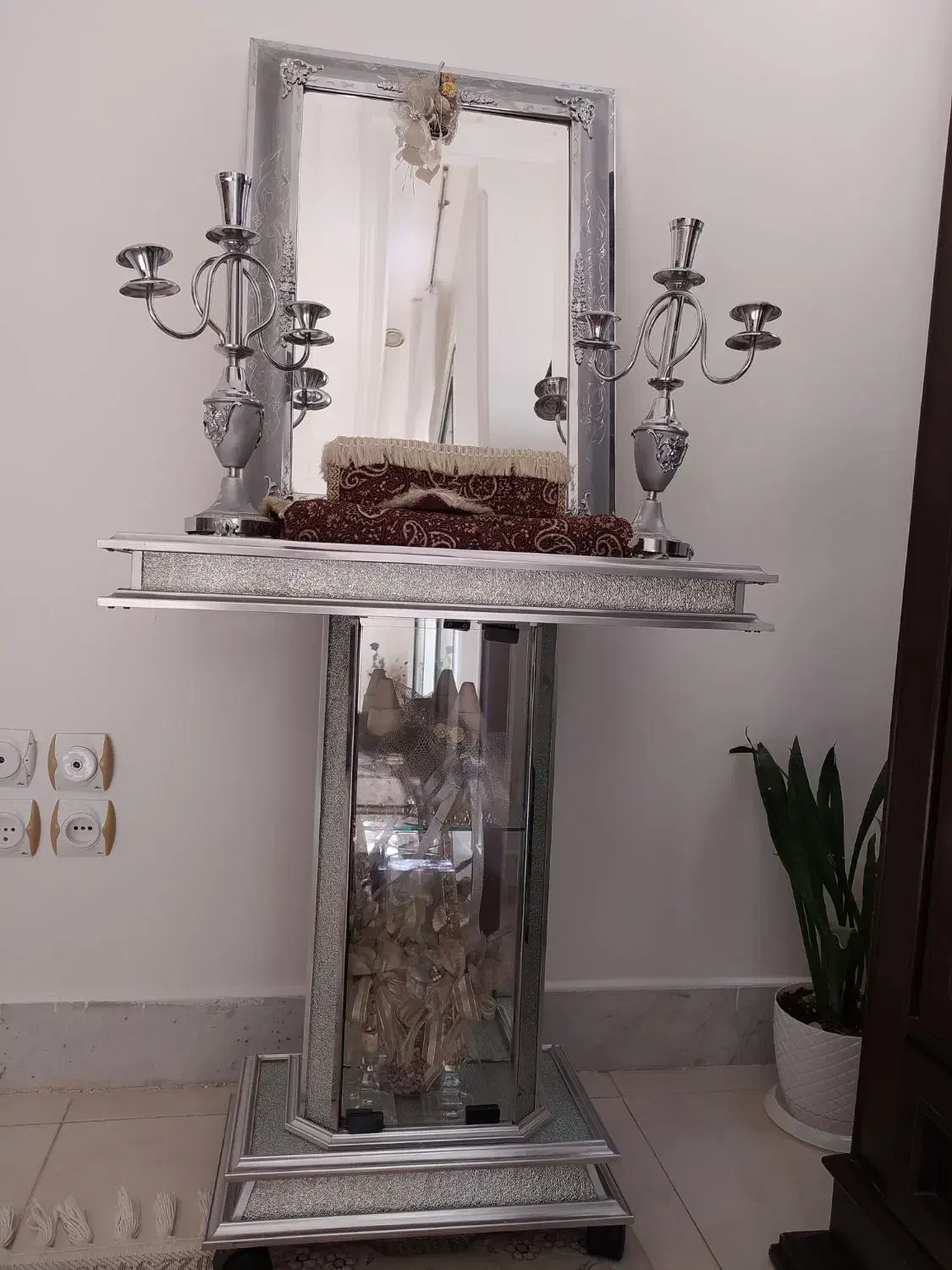 آینه وشمعدان|بوفه، ویترین، کنسول|اصفهان, حسینآباد|دیوار