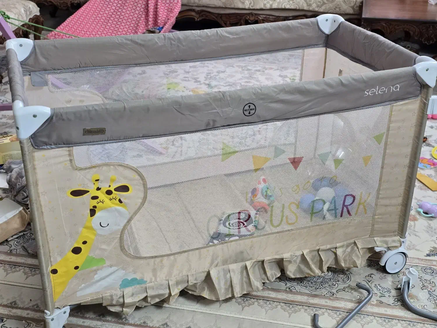 تخت پارک و تخت کنار مادر سلنا|تخت و صندلی بچه|قم, دورشهر|دیوار