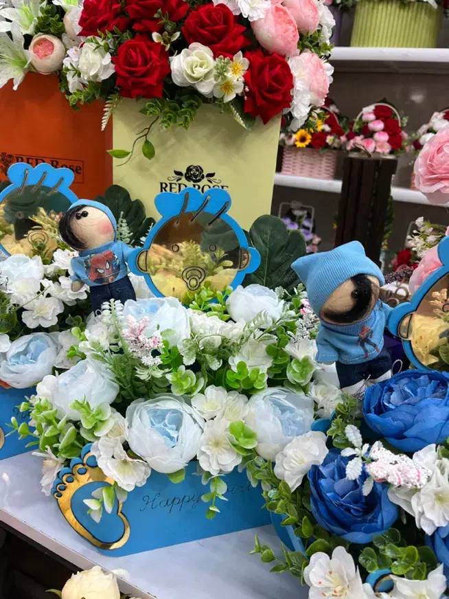 باکس گل نوزادی کریر تولد هدیه سوپرایز تاج گل ارایی|گل مصنوعی|اصفهان, عطار نیشابوری|دیوار