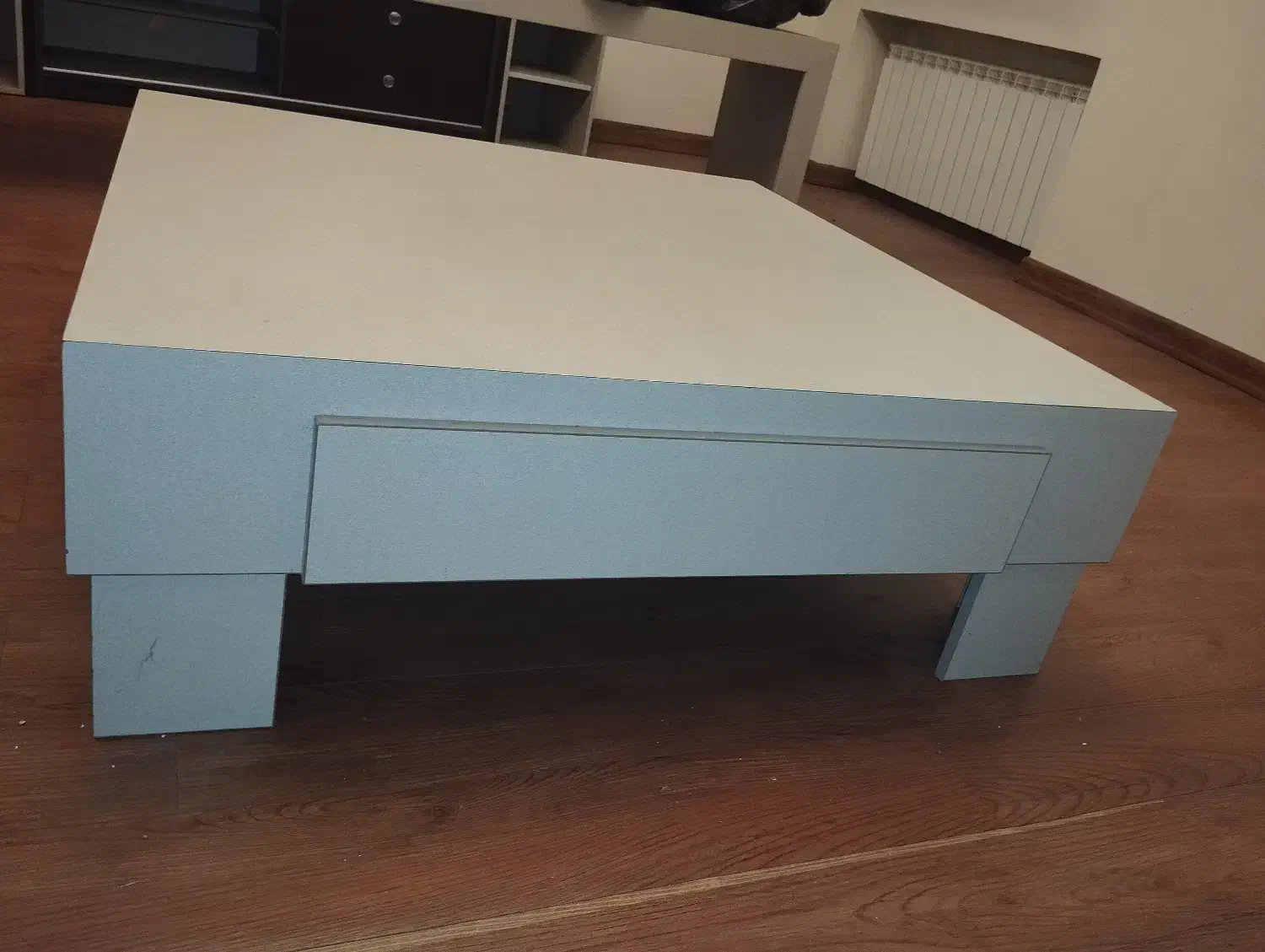 میز سفید وسط مبل کاملا نو|مبلمان خانگی و میز عسلی|بابل, |دیوار