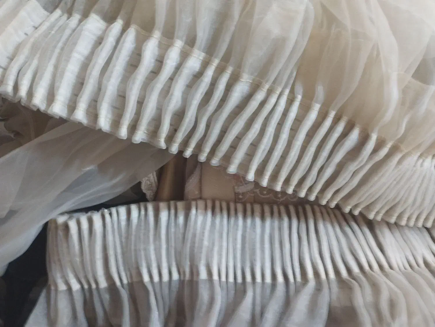 پرده پذیرایی گلدوزی برجسته|پرده، رانر، رومیزی|مشهد, طلاب|دیوار