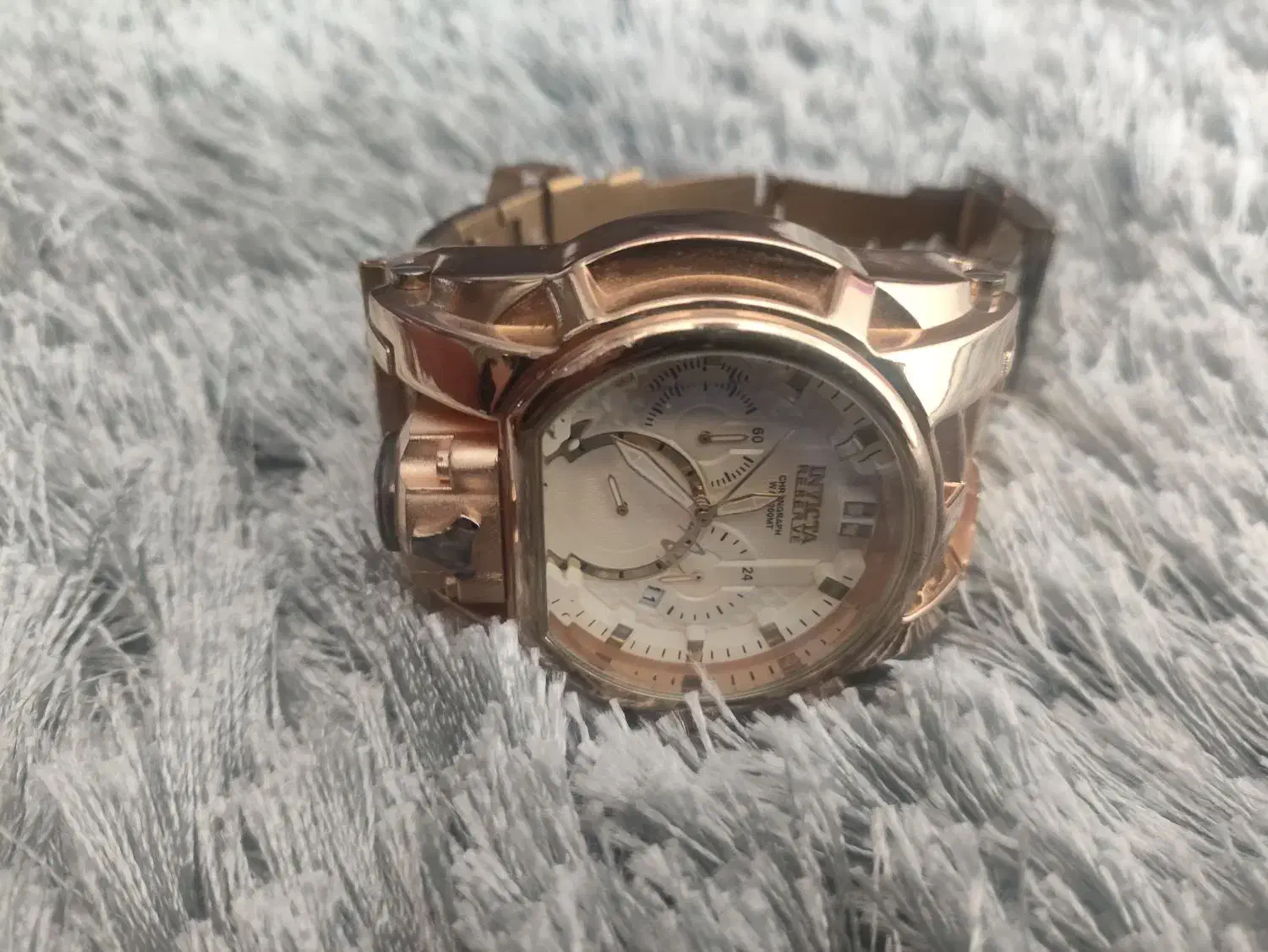 ساعت اینویکتا زئوس|ساعت|پاکدشت, حصار امیر|دیوار