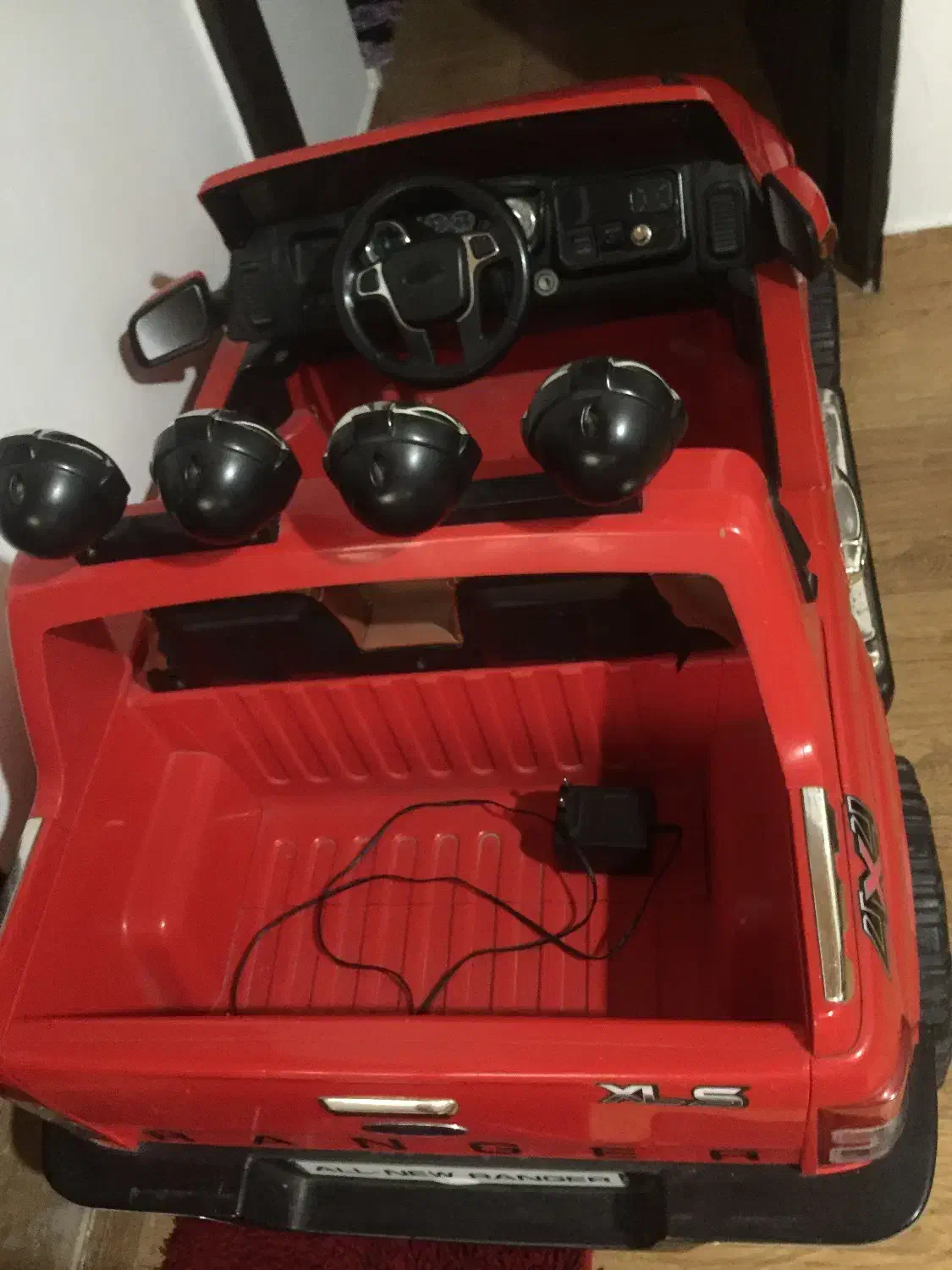 ماشین شارژی بچگانه|اسباب‌بازی بچه|نور, |دیوار