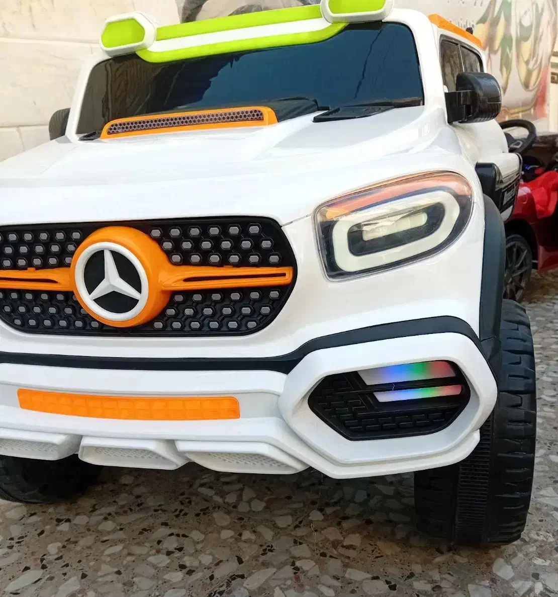 ماشین شارژی بنز اورجینال شاسی و کمیاب|اسباببازی|قم, یزدانشهر|دیوار