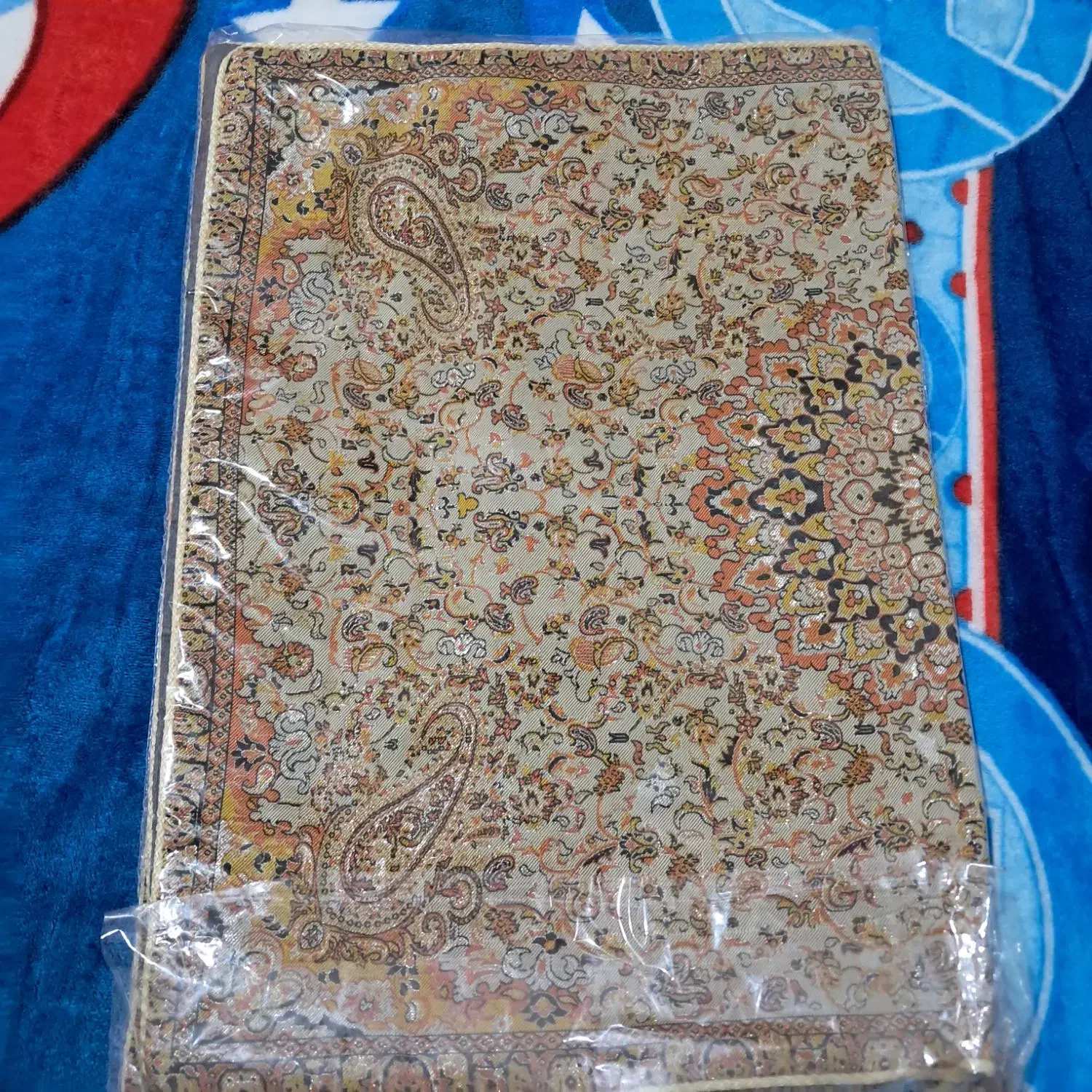 روبالشتی جفتی|رختخواب، بالش، پتو|ساری, |دیوار