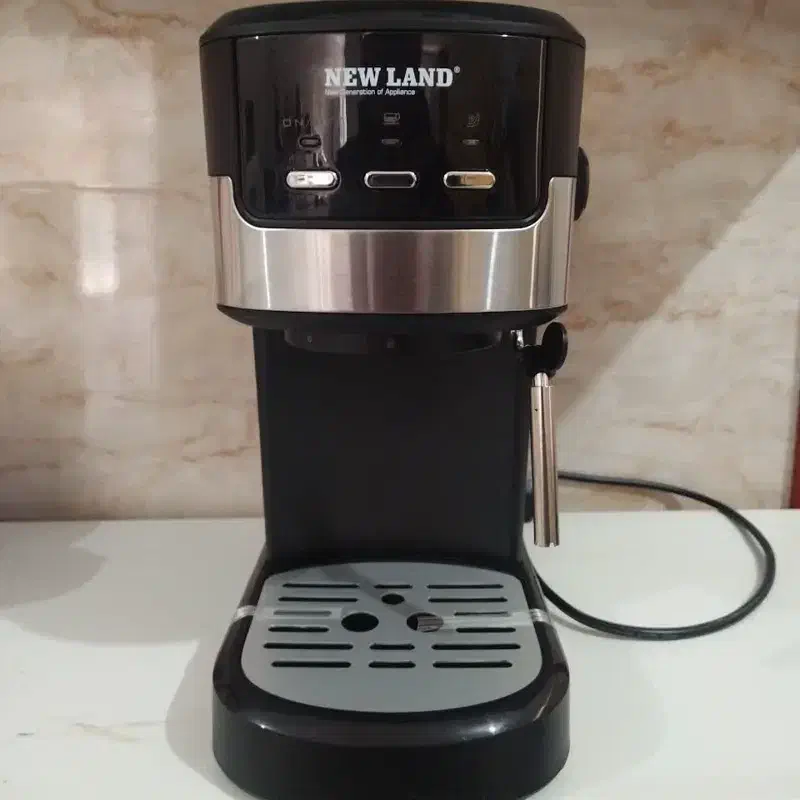 قهوه ساز نیولند کاملا سالم در حد نو|سماور، چایساز، قهوهساز|طبس, |دیوار