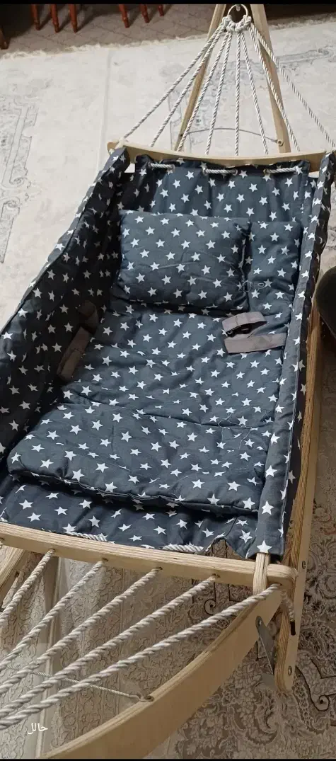 گهواره چوبی|تخت و صندلی بچه|نسیم‌شهر, |دیوار