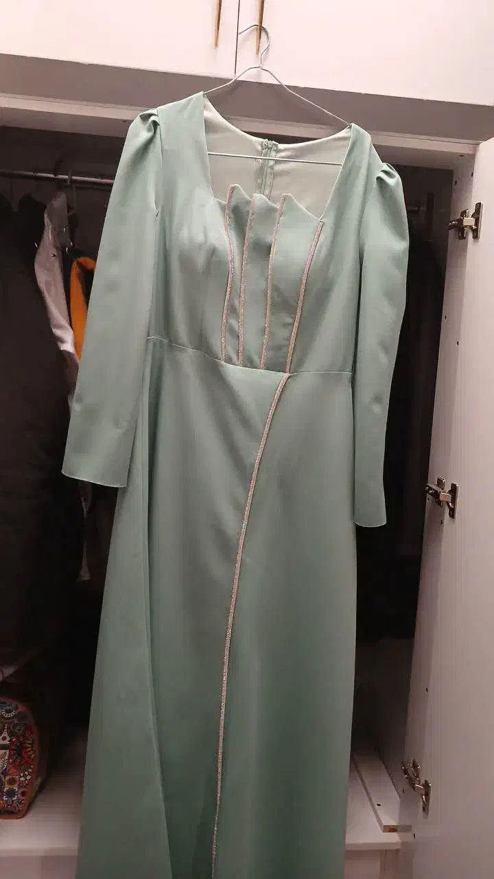 لباس مجلسی|لباس|مبارکه, |دیوار