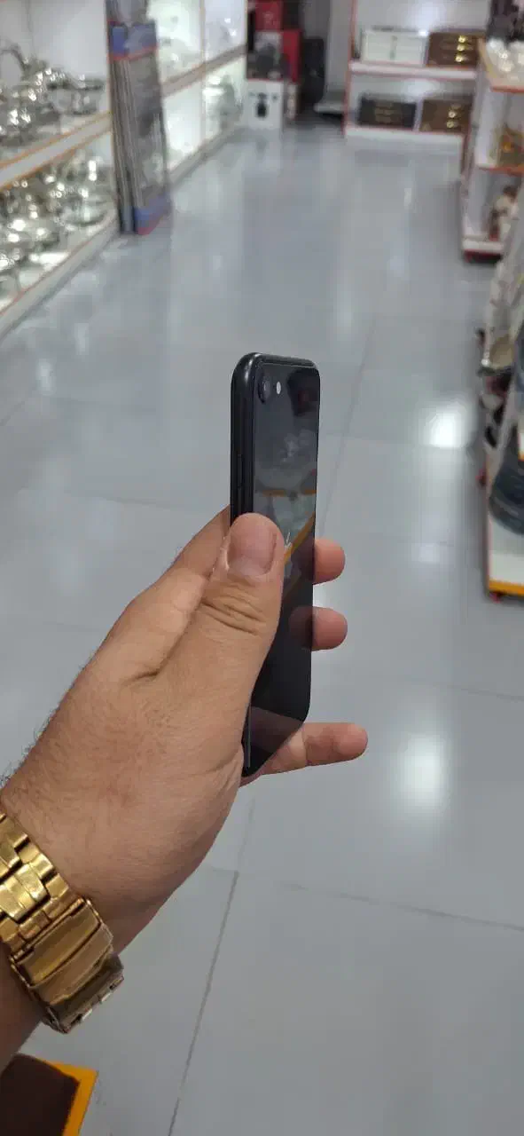 آیفون Se2022|موبایل|اندیشه, اندیشه فاز ۴|دیوار