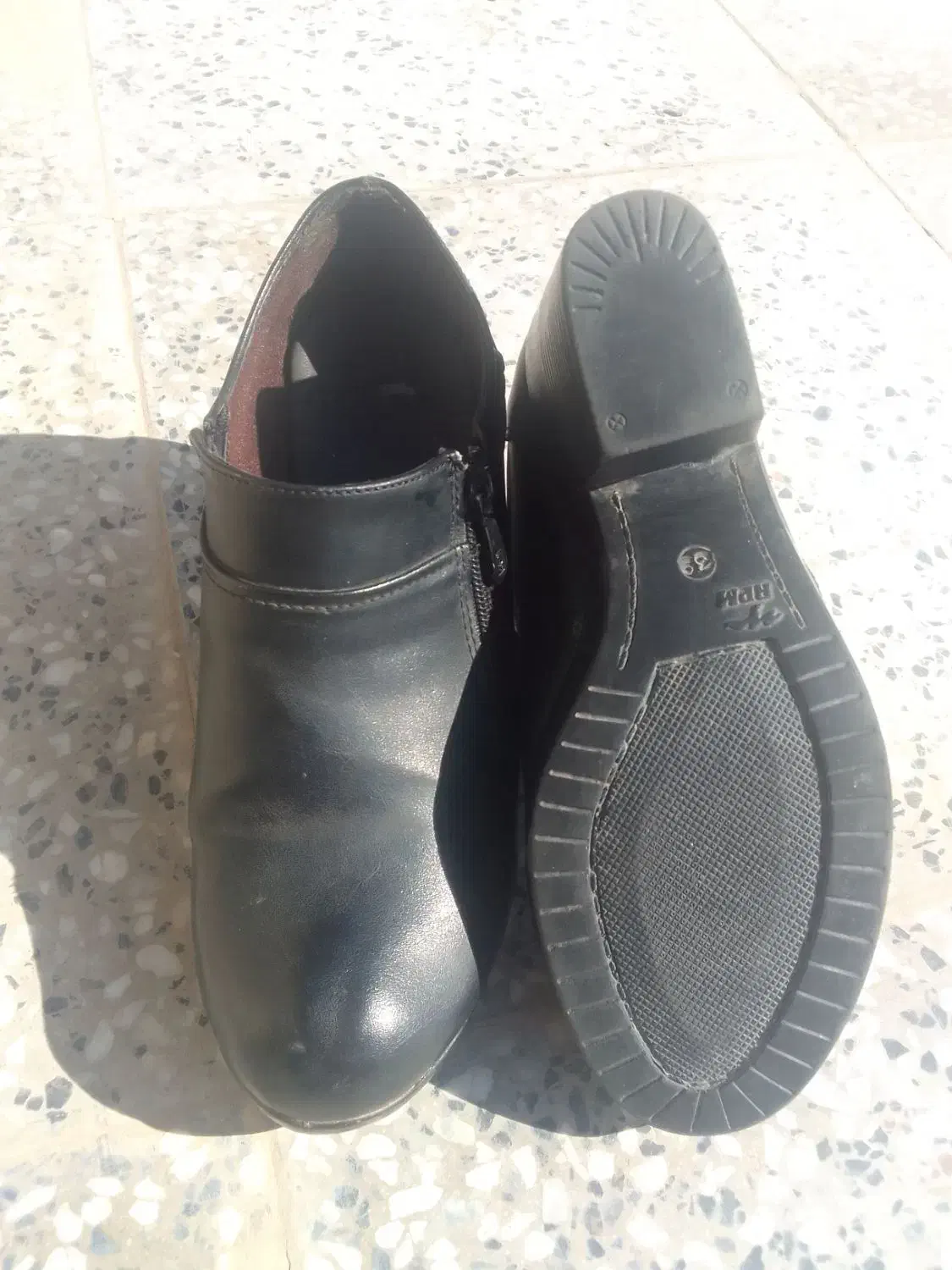 کفش|کیف، کفش، کمربند|زرند, |دیوار