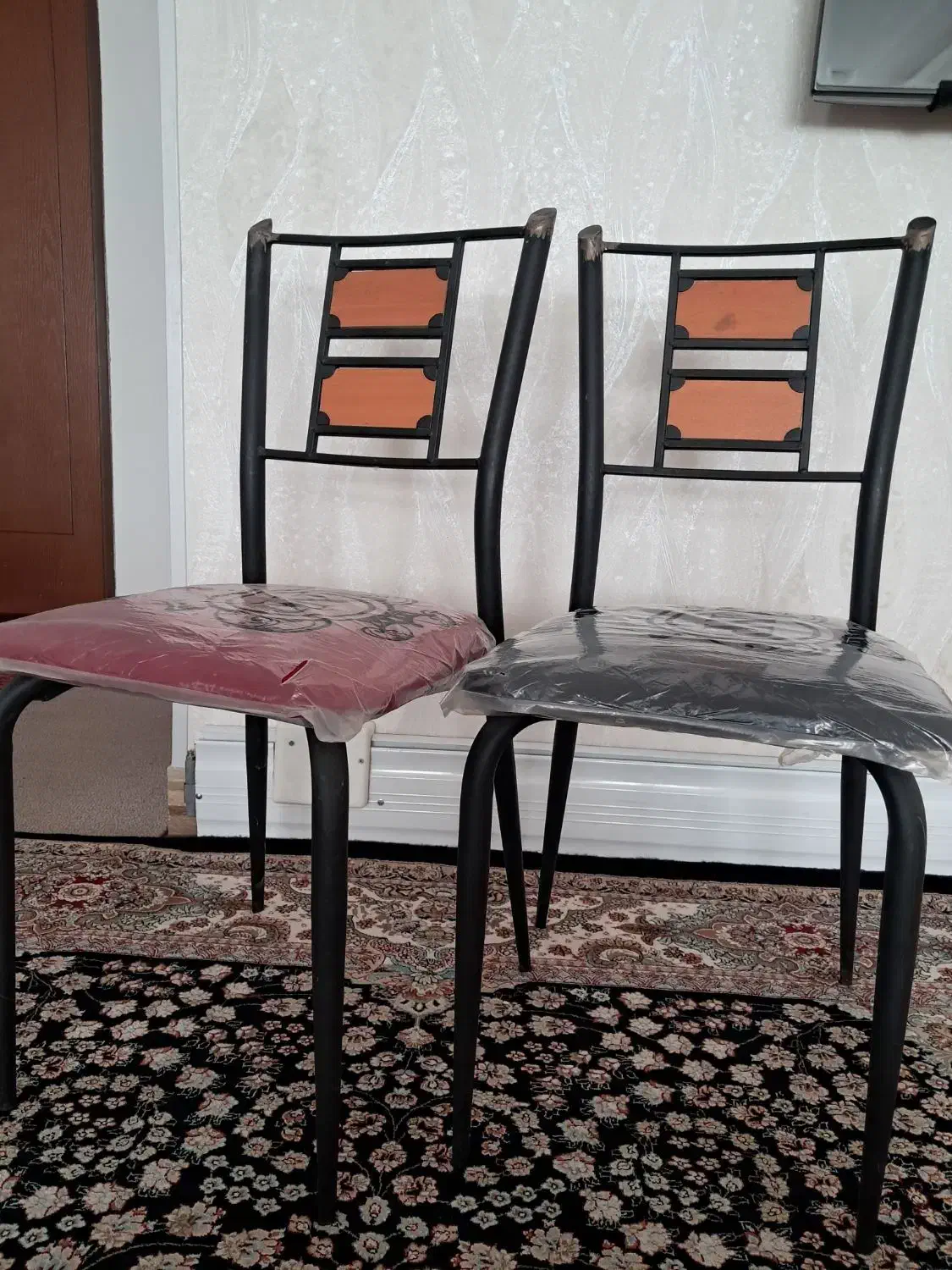 ۴عدد صندلی|صندلی و نیمکت|بیرجند, |دیوار