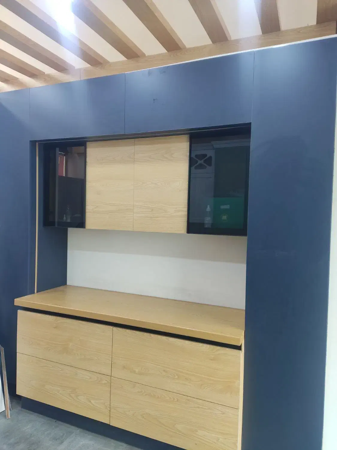 کابینت دکور نمایشگاه|کتابخانه، شلف، قفسههای دیواری|پردیس, فاز ۱۱|دیوار