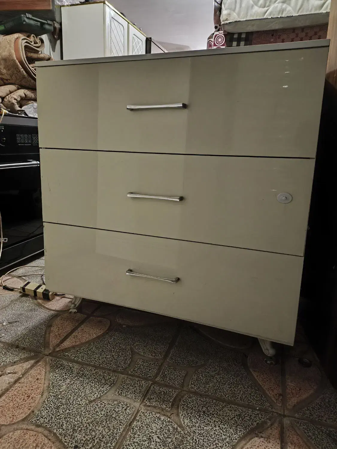 کمد و دراور|جاکفشی، کمد، دراور|محمدشهر, محمدشهر|دیوار