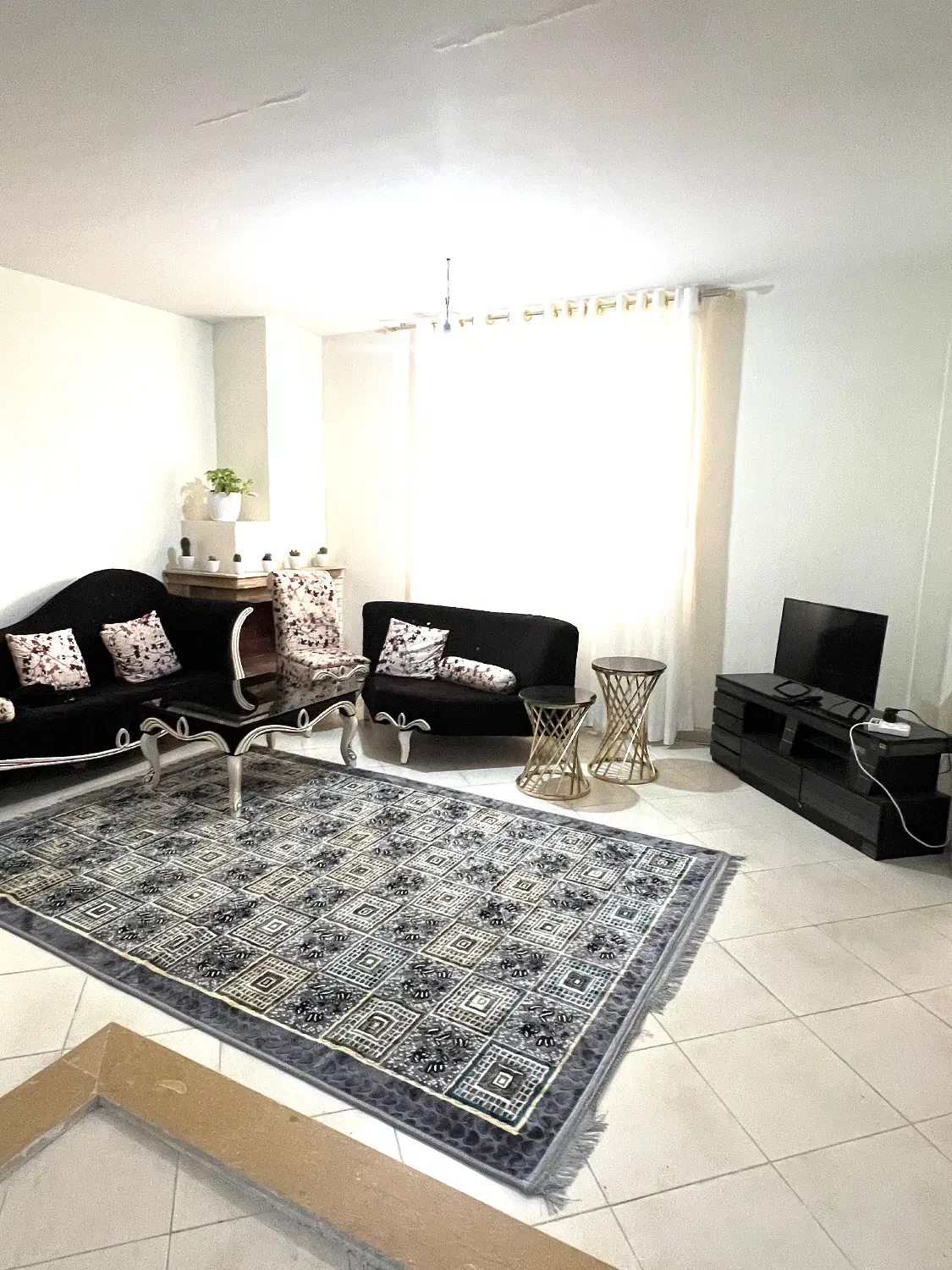 مبله لوکس ومرتب|اجارهٔ کوتاهمدت آپارتمان و سوئیت|شیراز, شهرک استقلال|دیوار