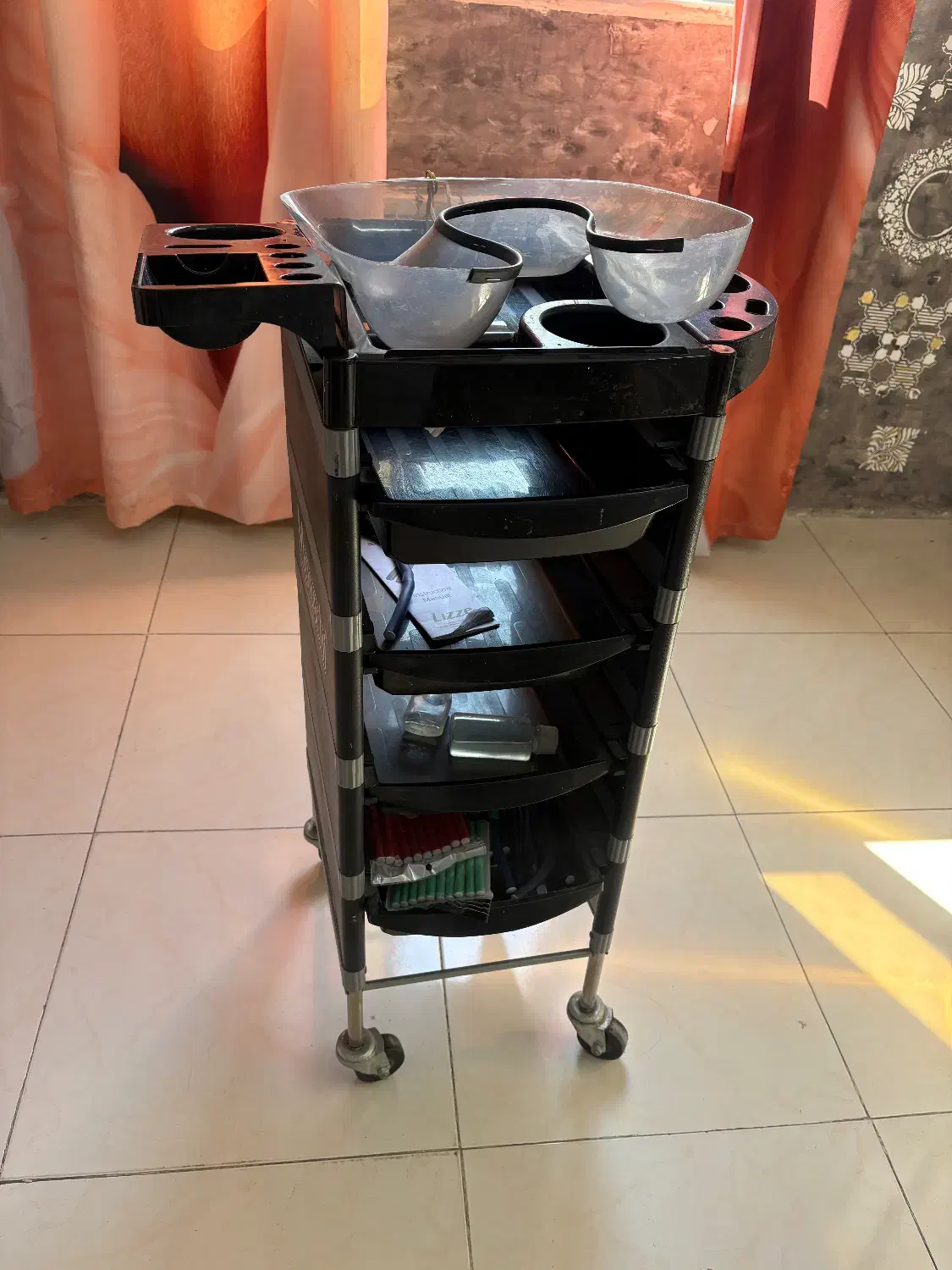 میزناخون|آرایشگاه و سالن‌های زیبایی|مشهد, نیروی هوایی|دیوار