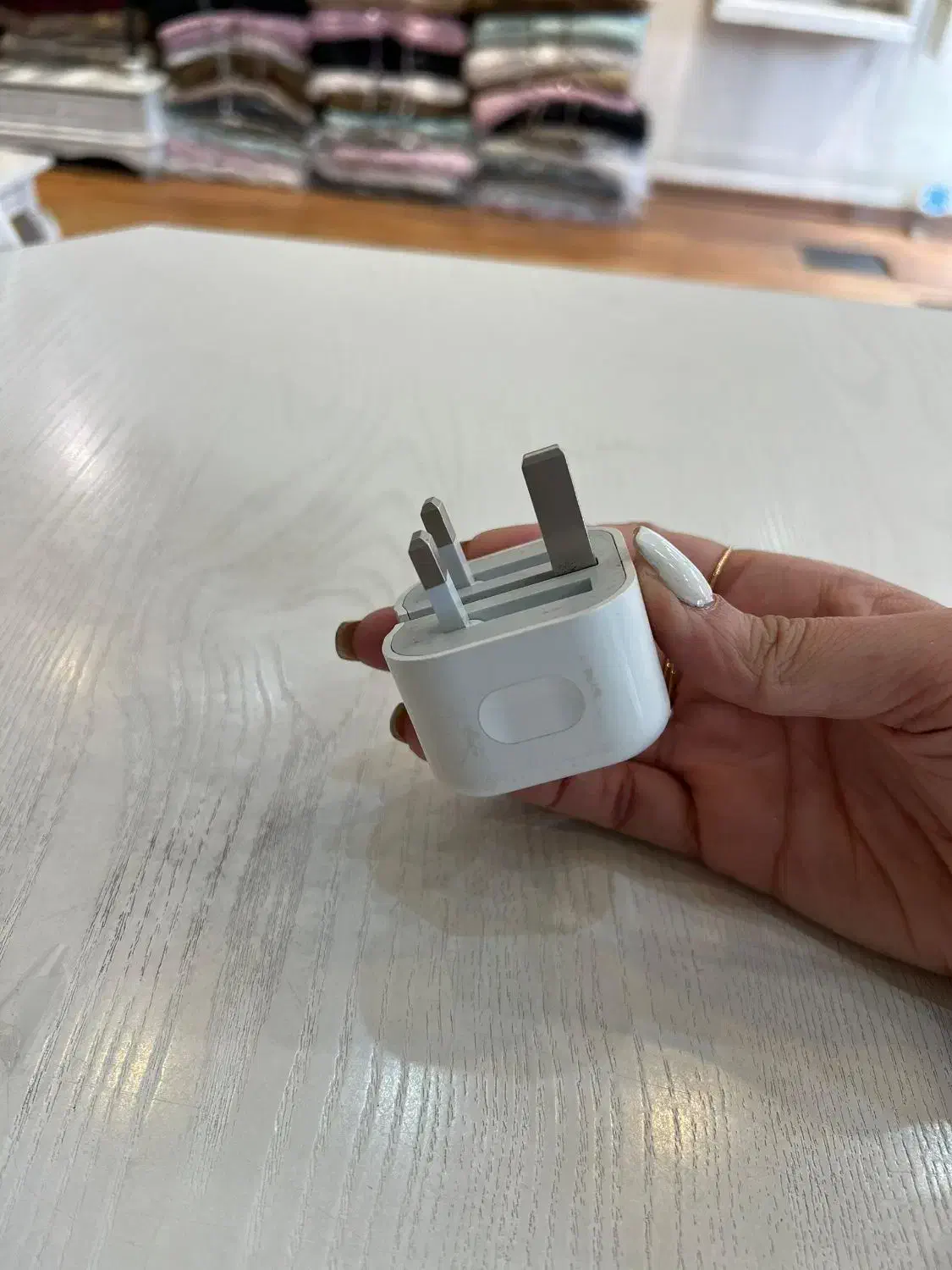 یک عدد شارژر اصل آیفون 20 وات|لوازم جانبی موبایل و تبلت|رشت, پیرسرا|دیوار