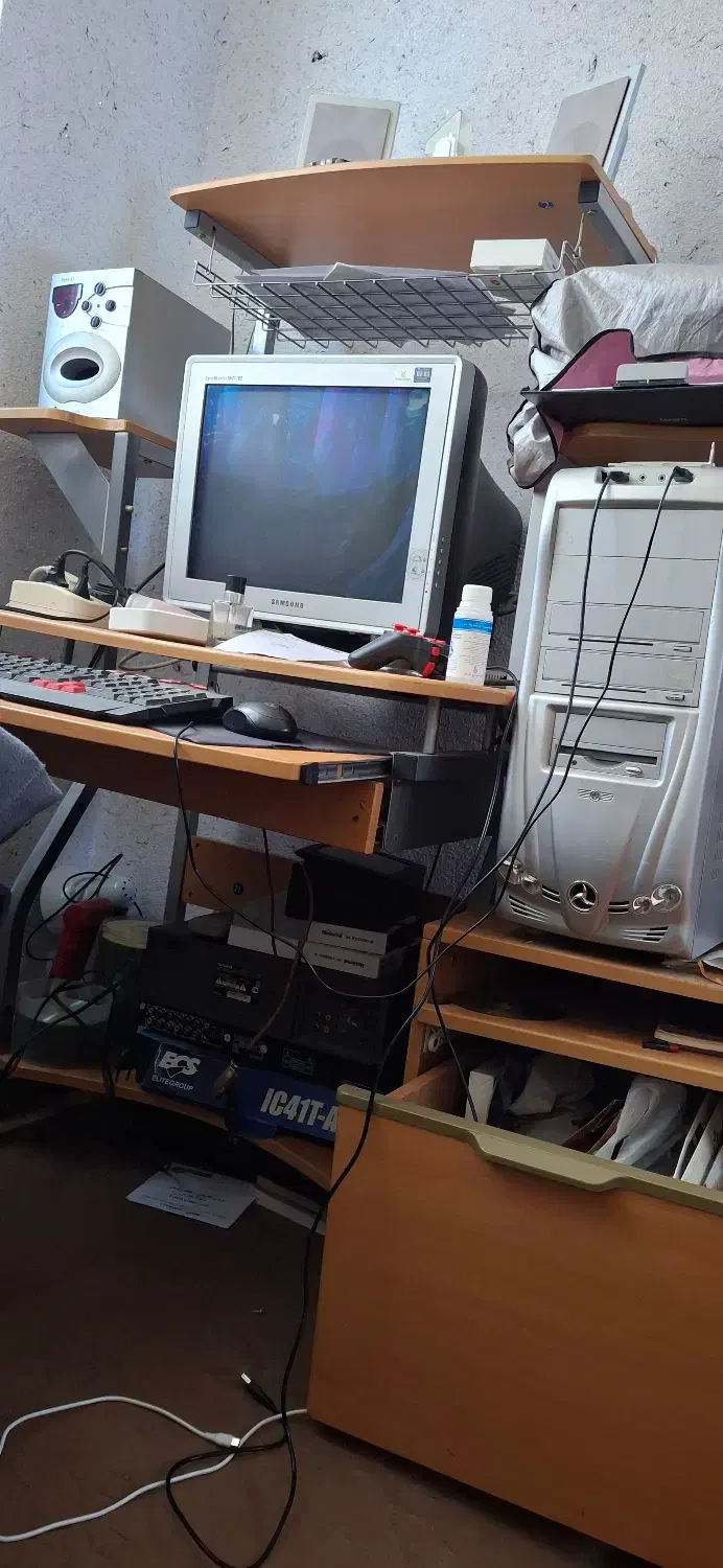 فروش کامپیوتر سالم به همراه میز|رایانه رومیزی|الیگودرز, |دیوار
