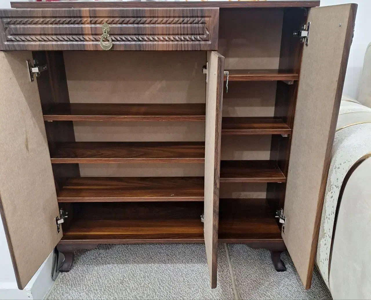 جاکفشی|جاکفشی، کمد، دراور|شوش, |دیوار