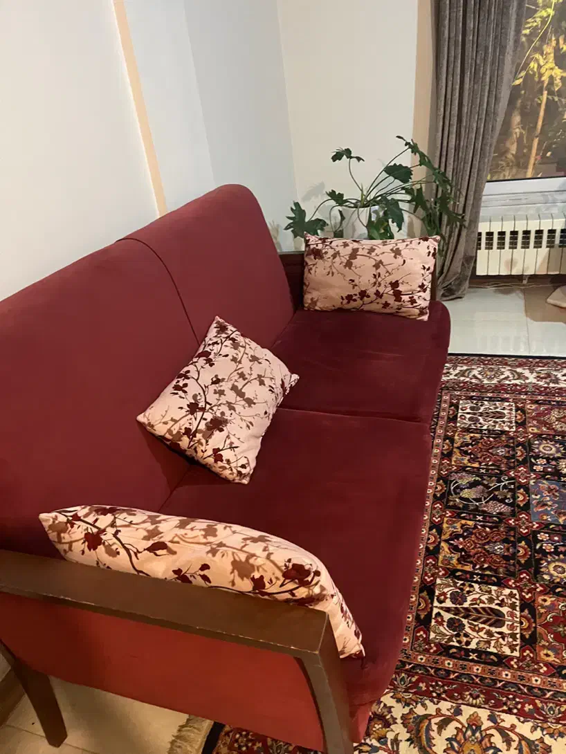 مبل ومیز ناهارخوری گرد و سه عدد صندلی|مبلمان خانگی و میز عسلی|تهران, سردارجنگل|دیوار