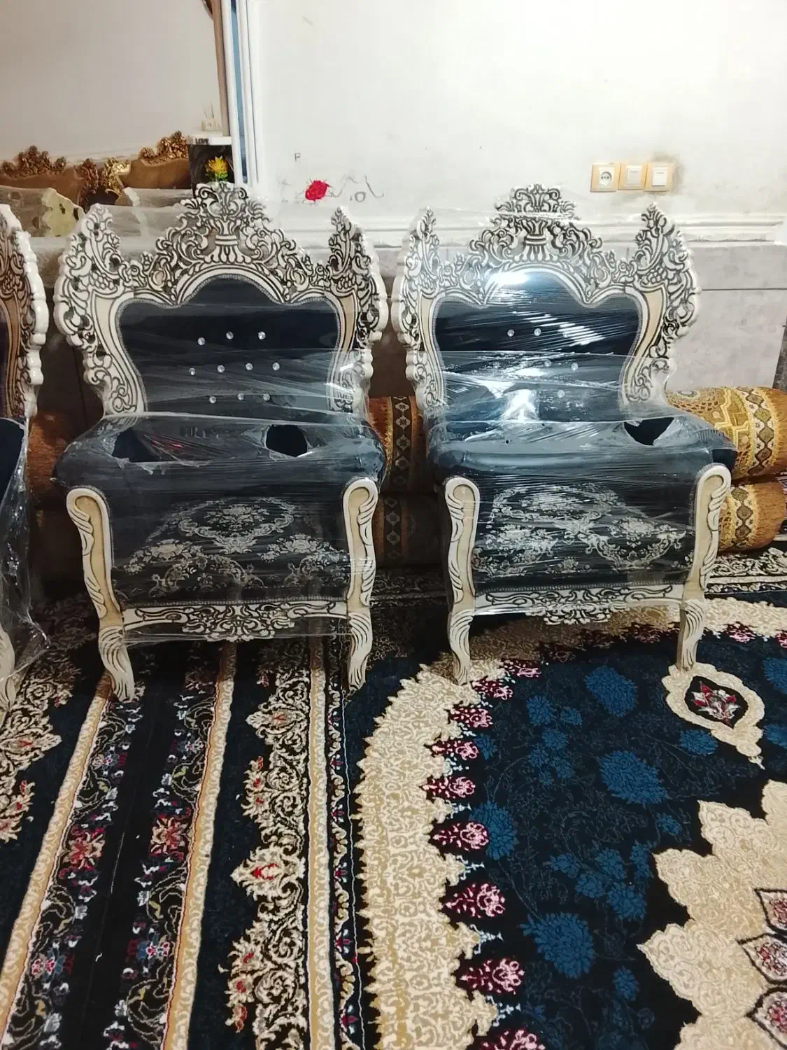 مبل سلطنتی تاج دار|مبلمان خانگی و میز عسلی|سراوان, |دیوار