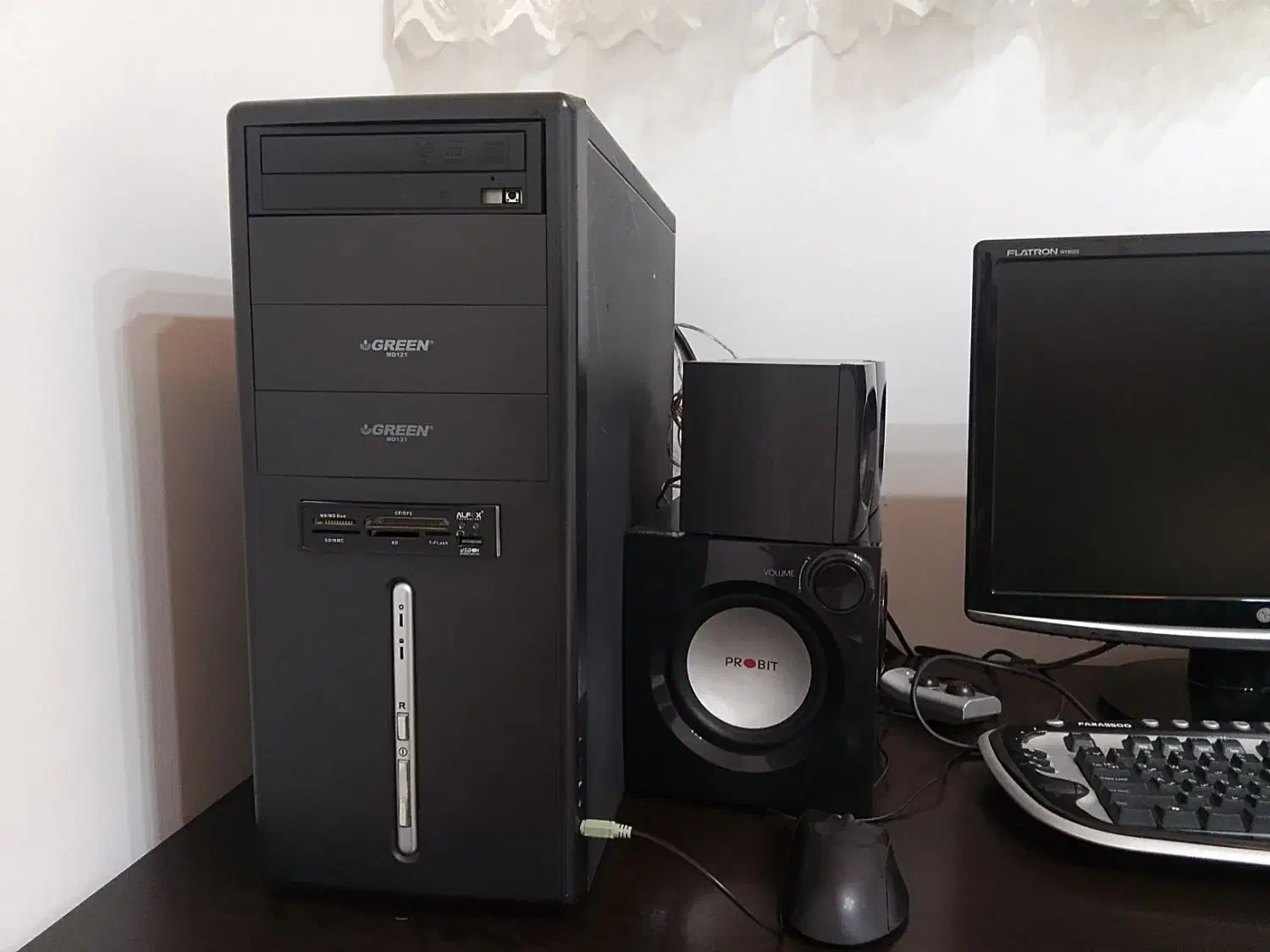 مانیتور و کیس و کیبورد و میز کامپیوتر|رایانه رومیزی|ملارد, |دیوار