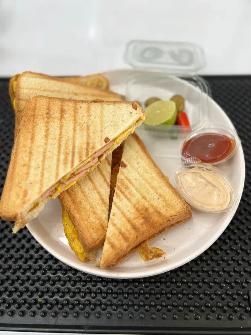 نیروی خدماتی & کمک آشپز کافه بیرون بر|استخدام خدمات فروشگاه و رستوران|شیراز, شیشهگری|دیوار