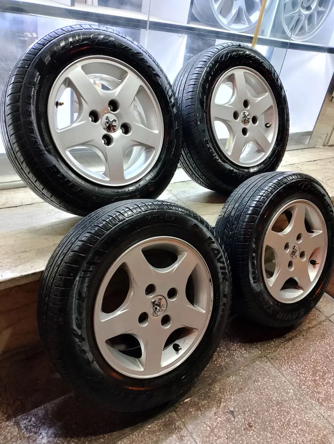 رینگ و لاستیک دسته دوم|قطعات یدکی و لوازم جانبی|شاهینشهر, خانه کارگر|دیوار