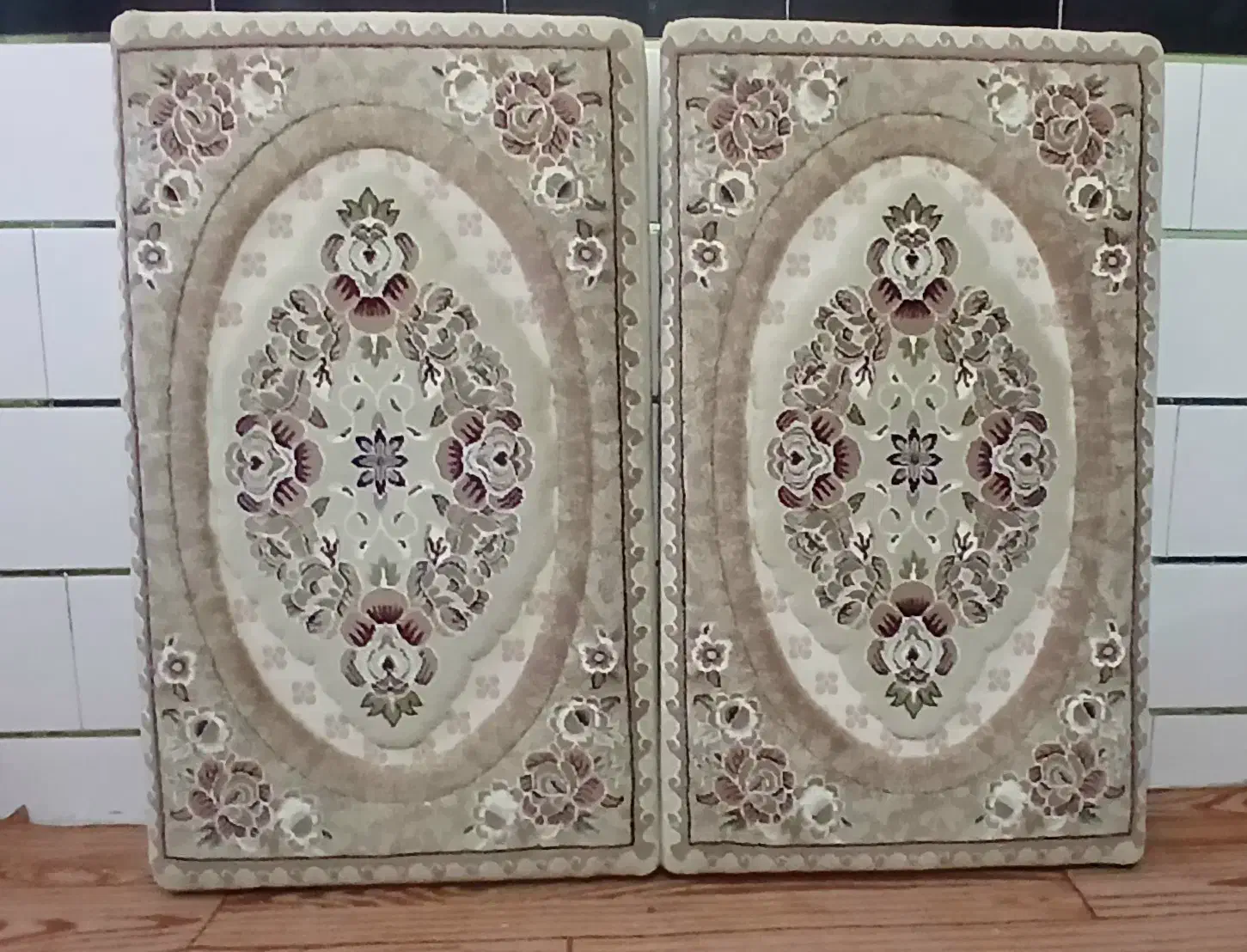 یک جفت پشتی نو و یک عدد رو فرشی|پشتی|آبیک, |دیوار