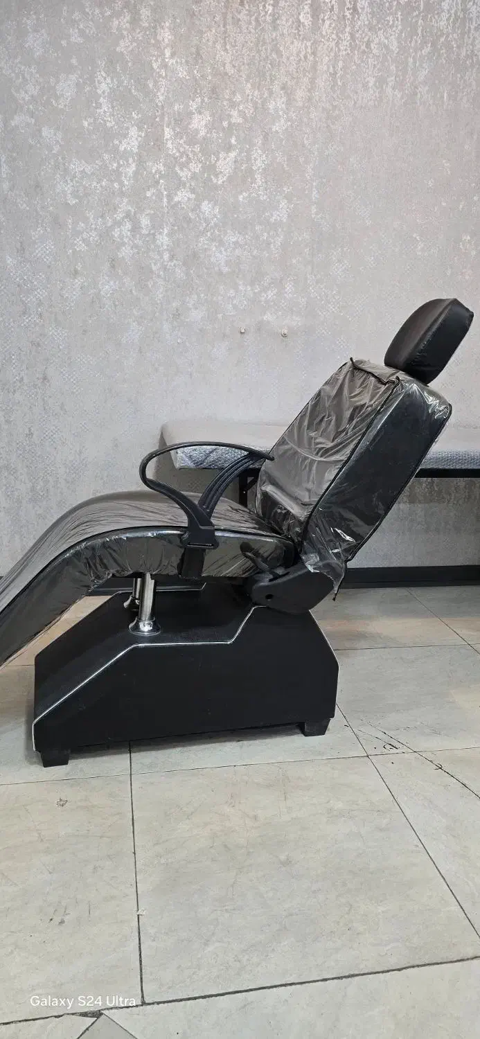 تخت و‌ صندلی اصلاح یا میکاپ|آرایشگاه و سالن‌های زیبایی|تهران, افسریه شمالی|دیوار