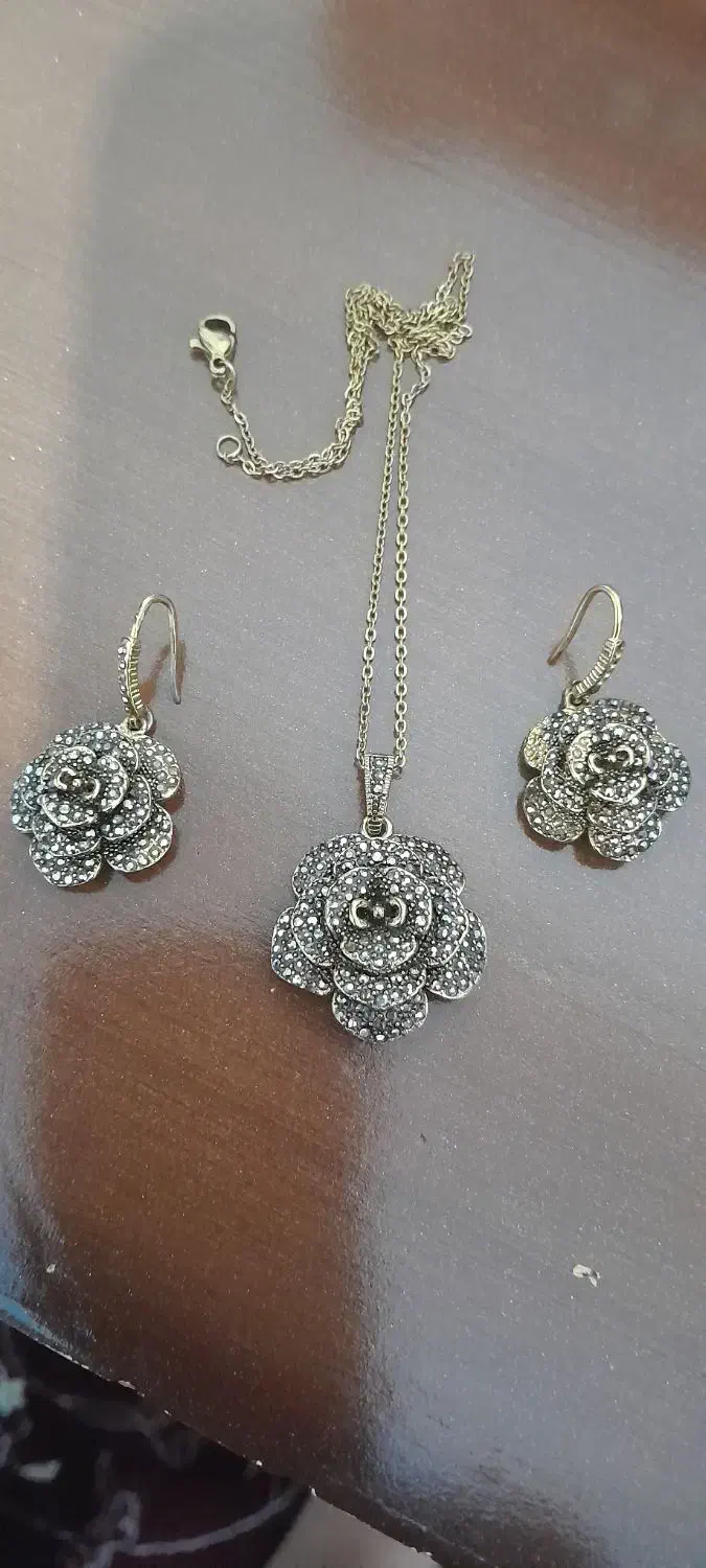 فروش مدال وگوشواره طرح گل بدلیجات|بدلیجات|سراب, |دیوار