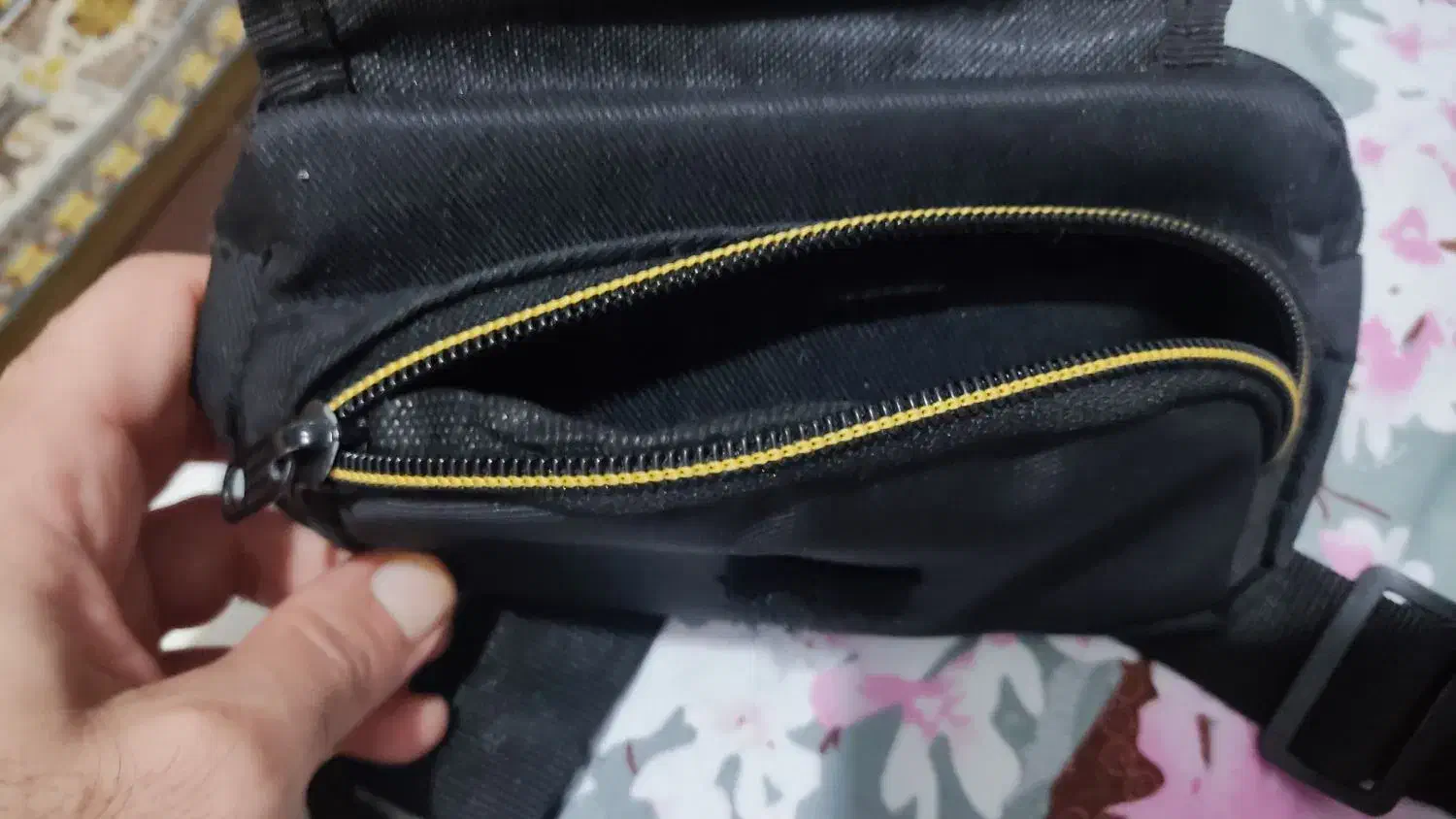 کیف کمری مردانه|کیف، کفش، کمربند|رشت, دروازه لاکان|دیوار