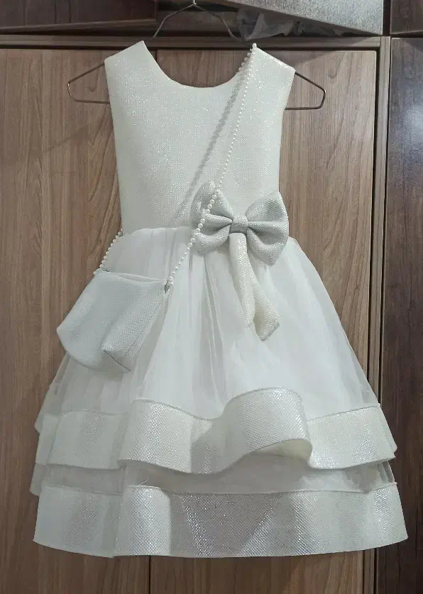 لباس مجلسی|کفش و لباس بچه|بندر انزلی, نیمه شعبان|دیوار