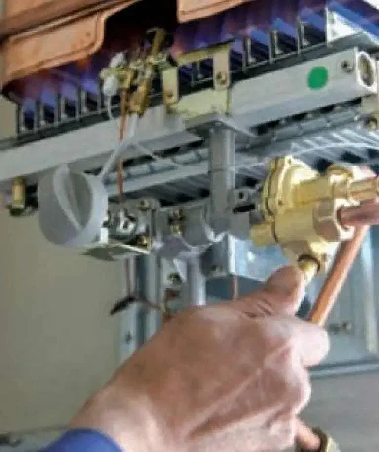 تعمیر و سرویس انواع آبگرمکن دیواری زمینی بخاری|خدمات پیشه و مهارت|قم, نیروگاه|دیوار