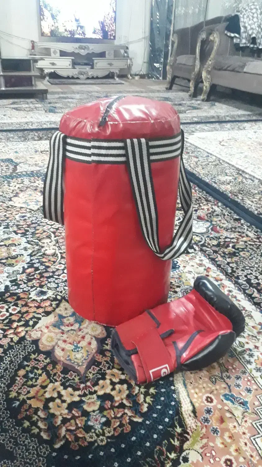 کیسه بوکس چرمی ویک دست گرمکن ورزشی جنس عالی|تجهیزات ورزشی|اسلامشهر, شهرک مفیدی|دیوار