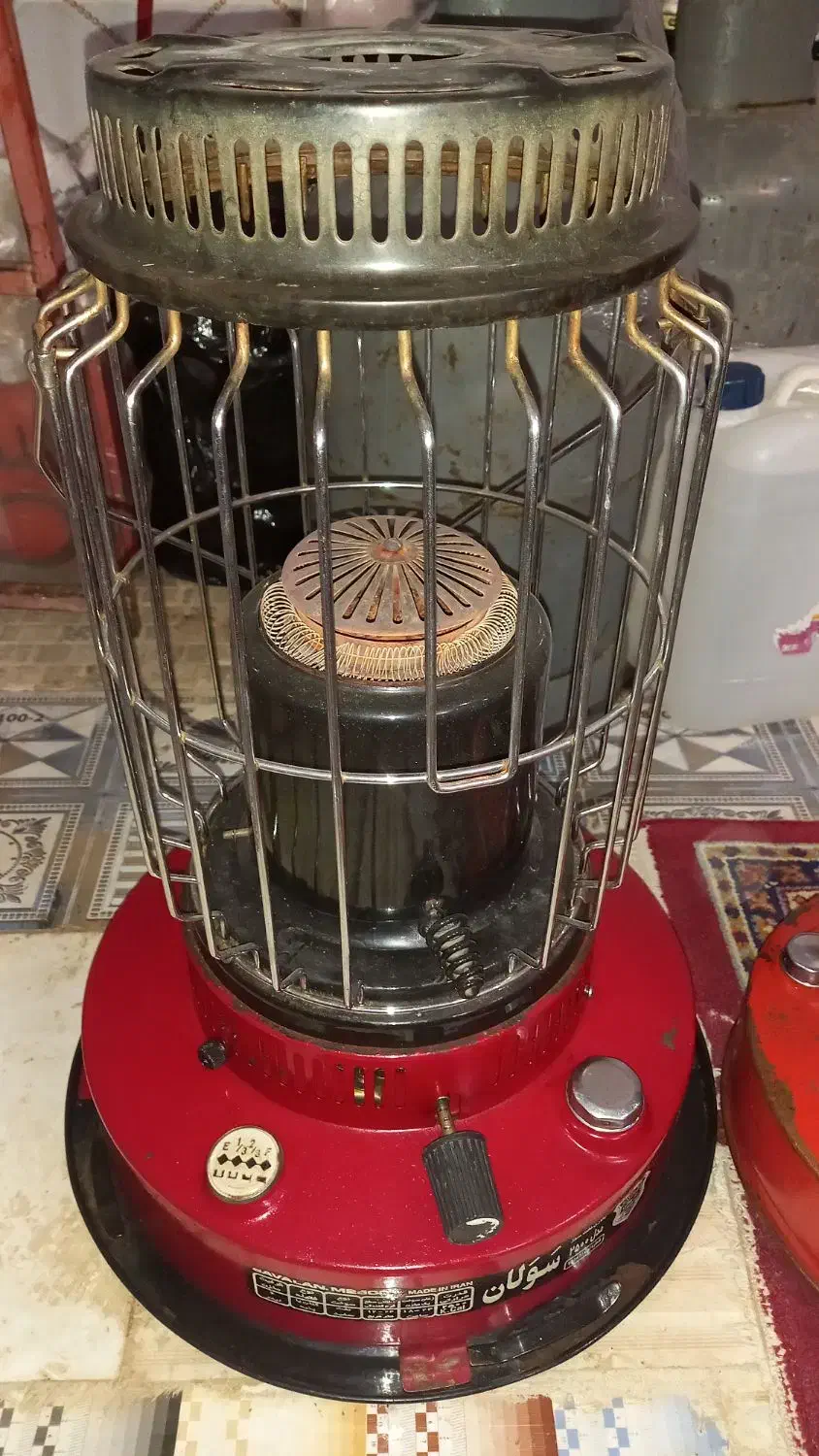 چراغ سولان|بخاری، هیتر، شومینه|نیمروز, |دیوار