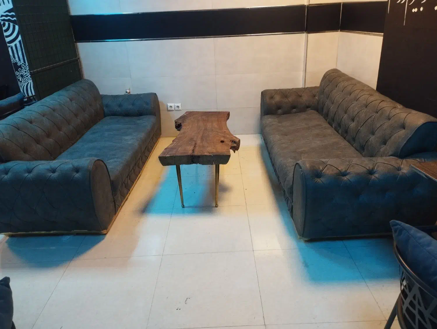 18عدد صندلی و 5عدد میز فلزی مشکی در حد نو|میز و صندلی غذاخوری|بروجرد, |دیوار