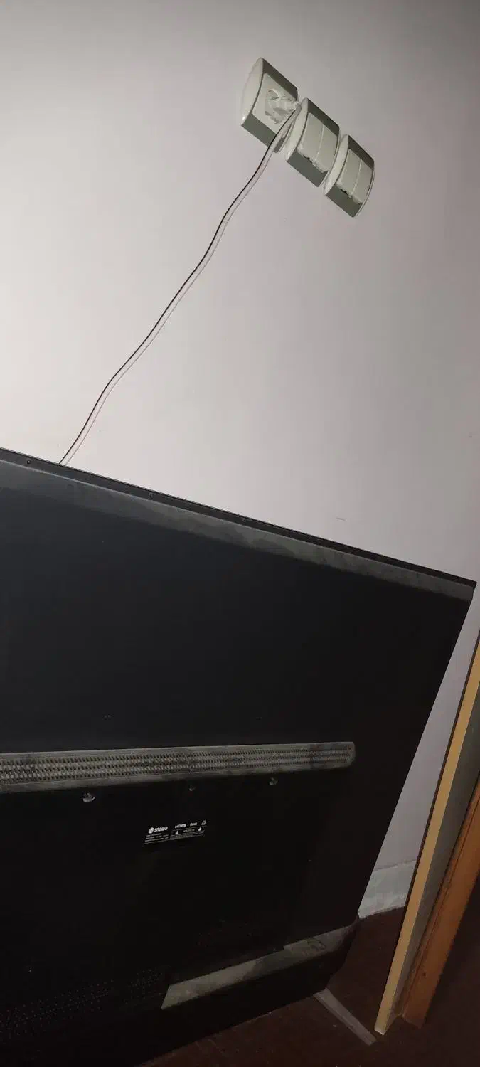 تلویزیون با پنل معیوب جهت فروش قطعات|تلویزیون و پروژکتور|بوشهر, |دیوار