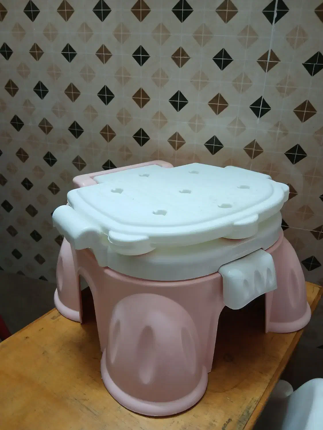 صندلی کودک بزرگ  و صندلی یا توالت فرنگی کوچک|اسباب و اثاث بچه|محمدیه-قزوین, |دیوار