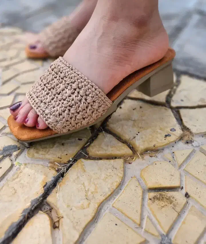 دمپایی|کیف، کفش، کمربند|بندر انزلی, لیچارگی حسن رود|دیوار