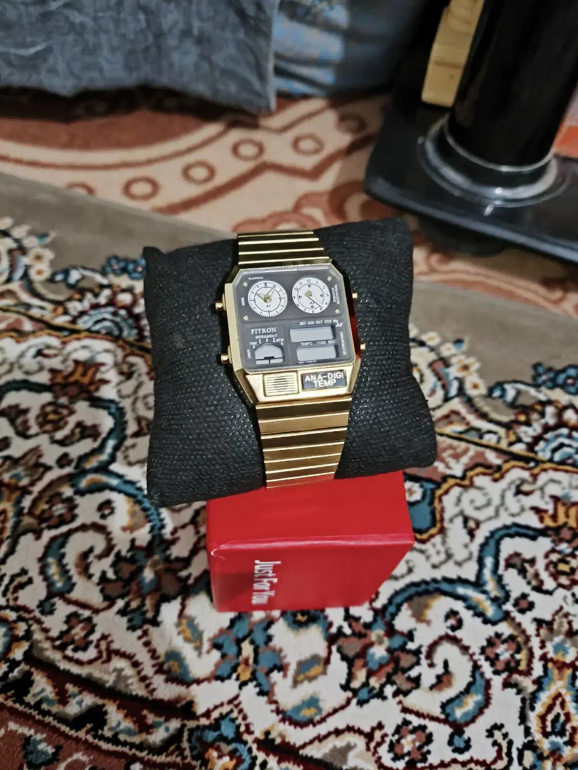 چند قلم وسایل شخصی|ساعت|نقده, |دیوار