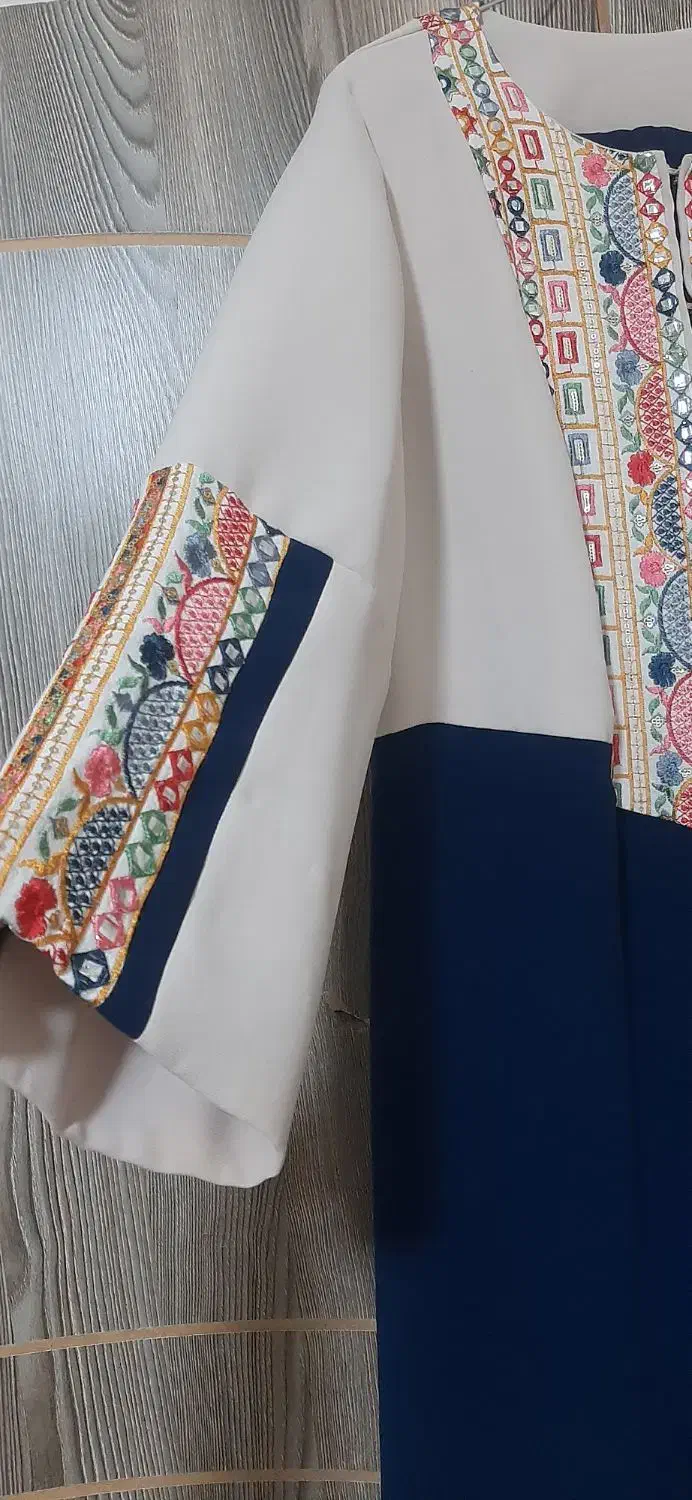 مانتو|لباس|ری, سیزده آبان|دیوار