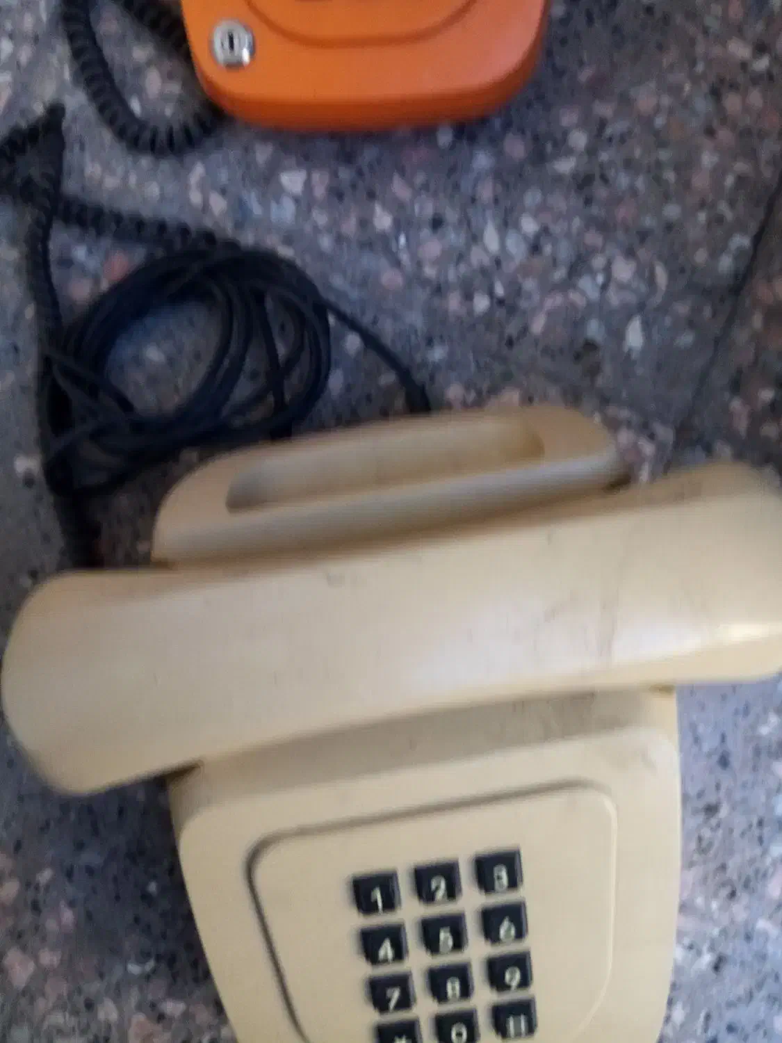 سلام دوعدد تلفن قدیمی عتیقه|کلکسیون اشیاء عتیقه|قائن, |دیوار