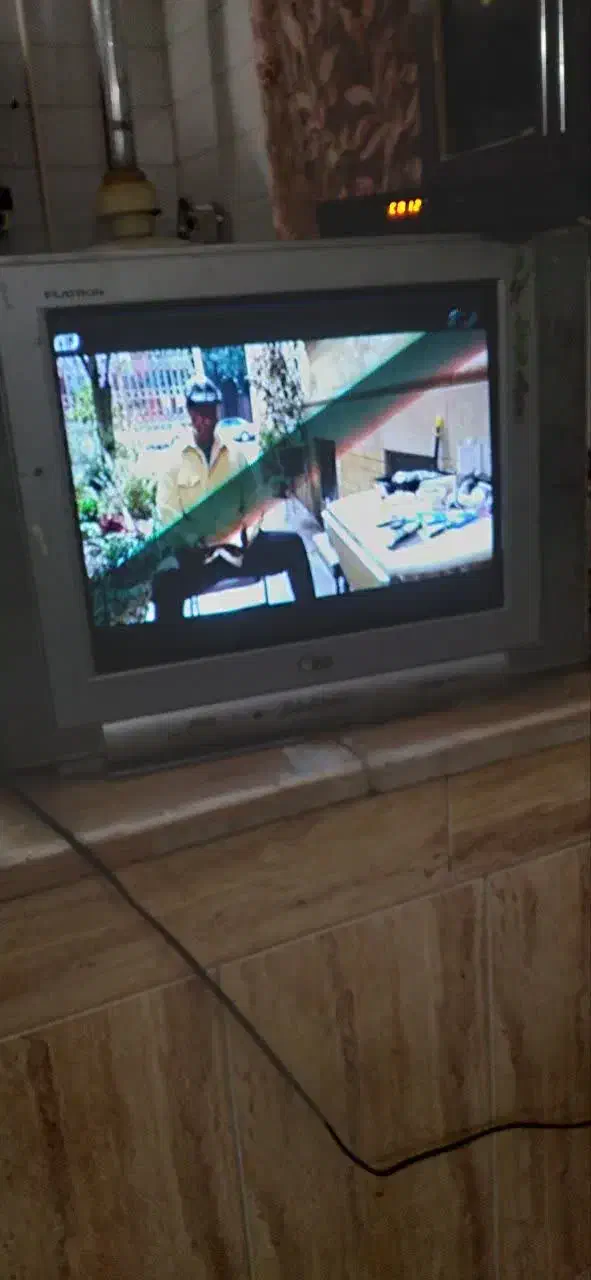 تلویزیون همراه با دستگاه دیجیتال|تلویزیون و پروژکتور|اردکان, |دیوار