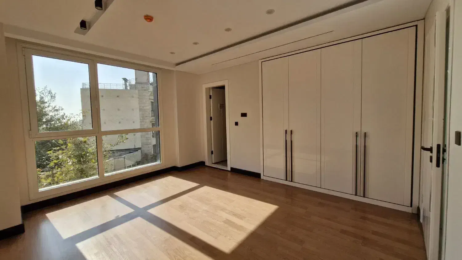 ۲۳۰متر/۳خواب فول فرنیش/پاسداران/دروس/سوپر لاکچری