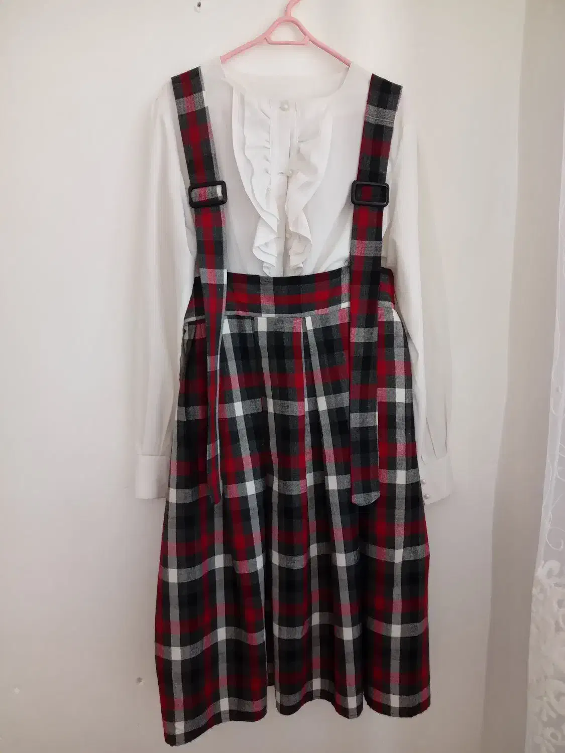 شومیزدامن|لباس|ملکشاهی, |دیوار