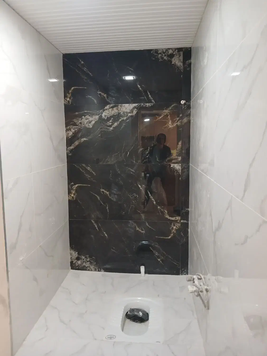 کاشی کاری و هرس کاری درختان|خدمات پیشه و مهارت|تبریز, |دیوار