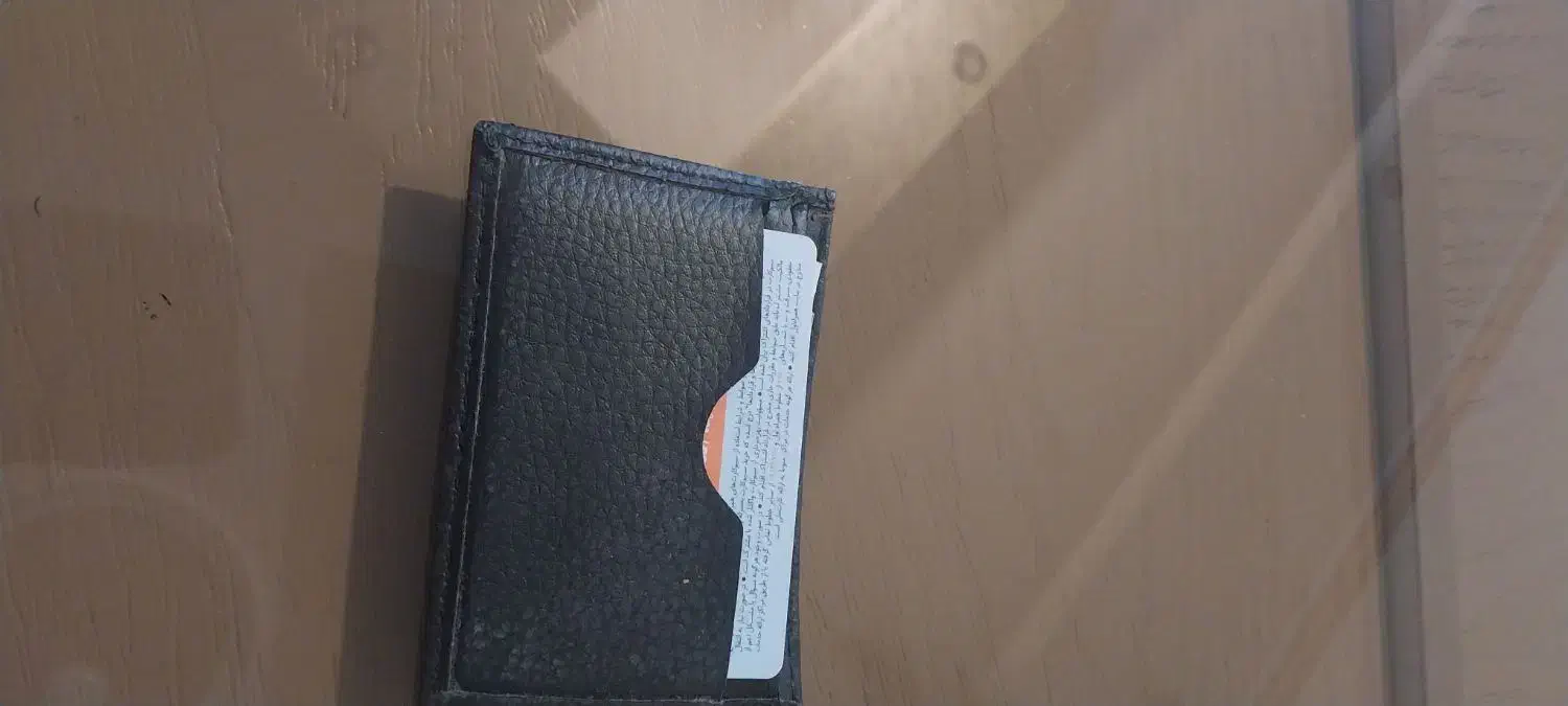 کیف مدارک|اشیا|بروجرد, |دیوار